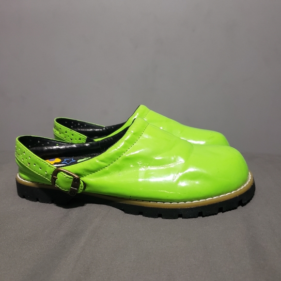L'Amour lime green clogs with buckle accent kids size 3 - Picture 9 of 11